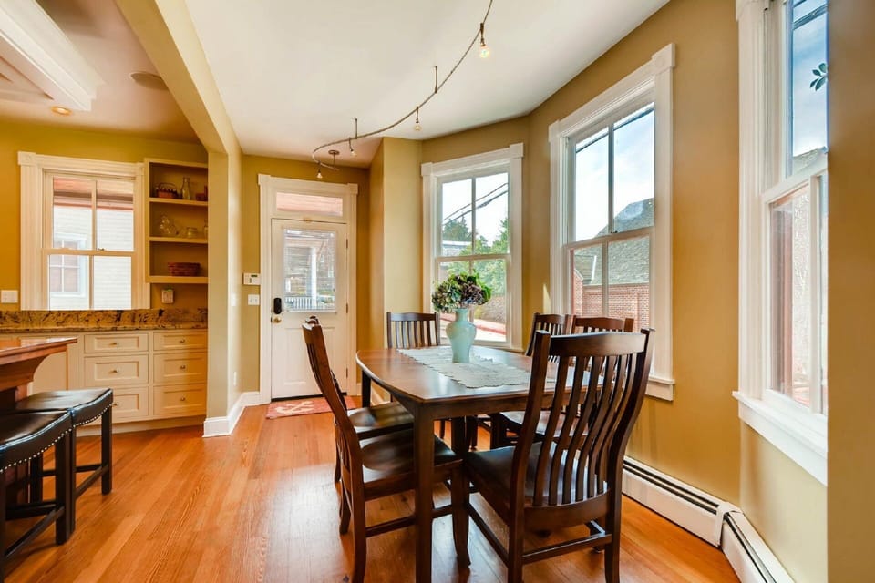 Breakfast nook