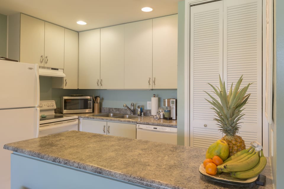 Full kitchen