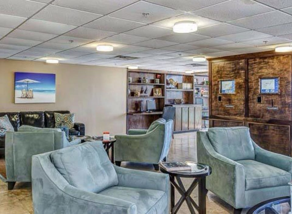 1 of the lounges on the second floor lobby complete with complimentary computer