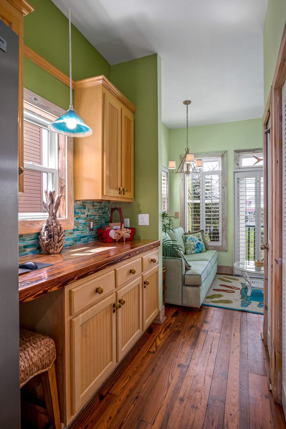 Work Station/Butler's Pantry leading to Sunroom (large pantry to the right)