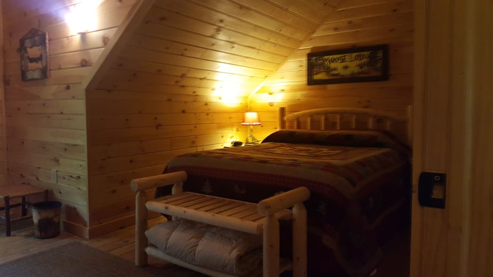 moose room. Queen bed.