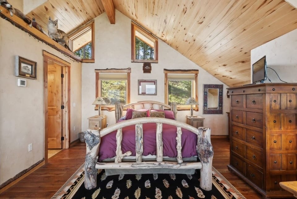Very comfortable queen size bed.