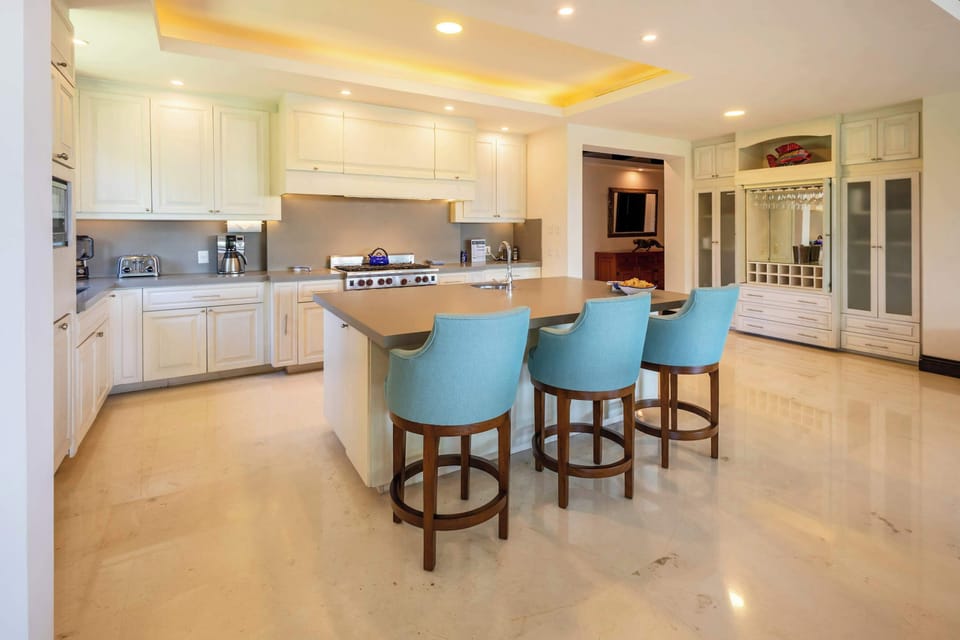 Full kitchen with island seating you can watch the chef prepare your lunch