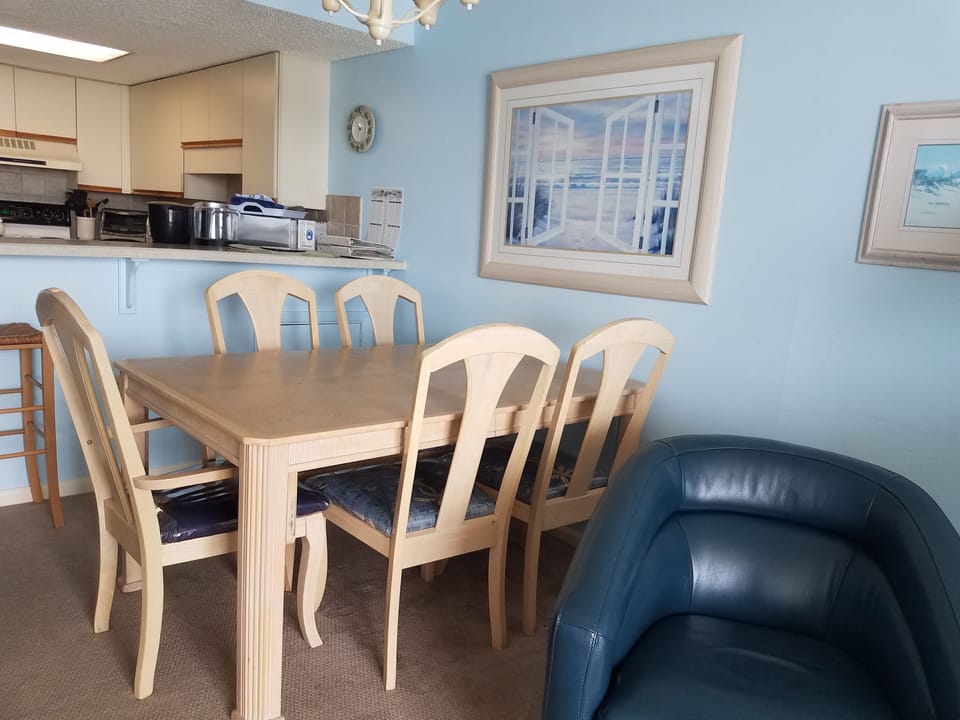 Dining table seats 6