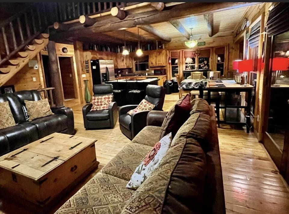 Stainless steel appliances, seating for 11 in kitch to see long range mtnviews!