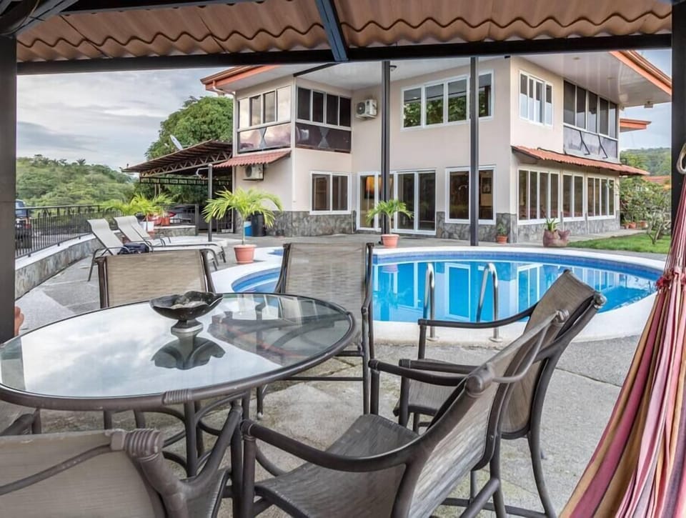 Gazebo Lounge