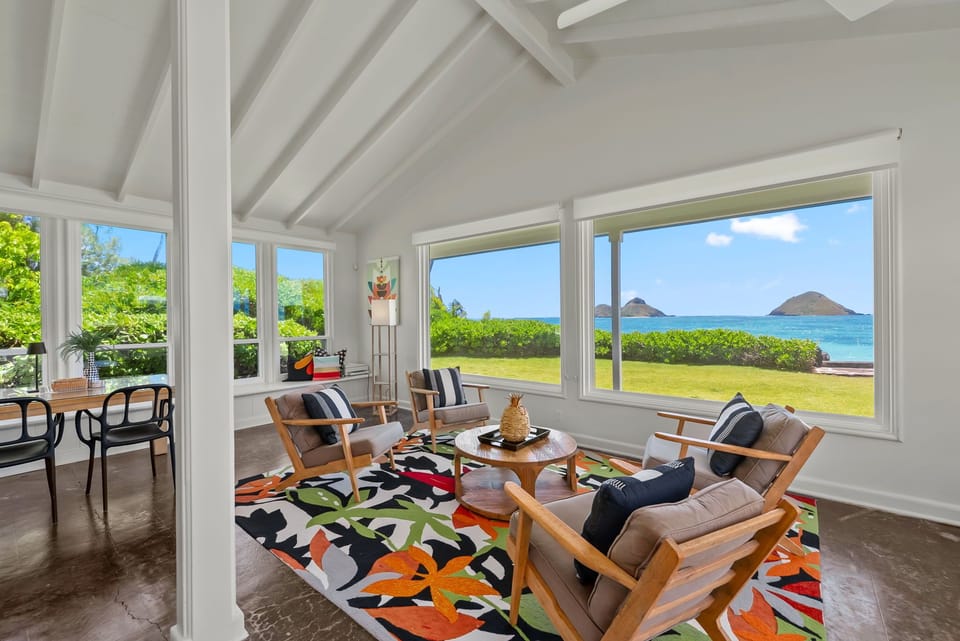 Casual comfort meets breathtaking ocean views—perfect for lounging with loved ones while the sea breeze drifts through.