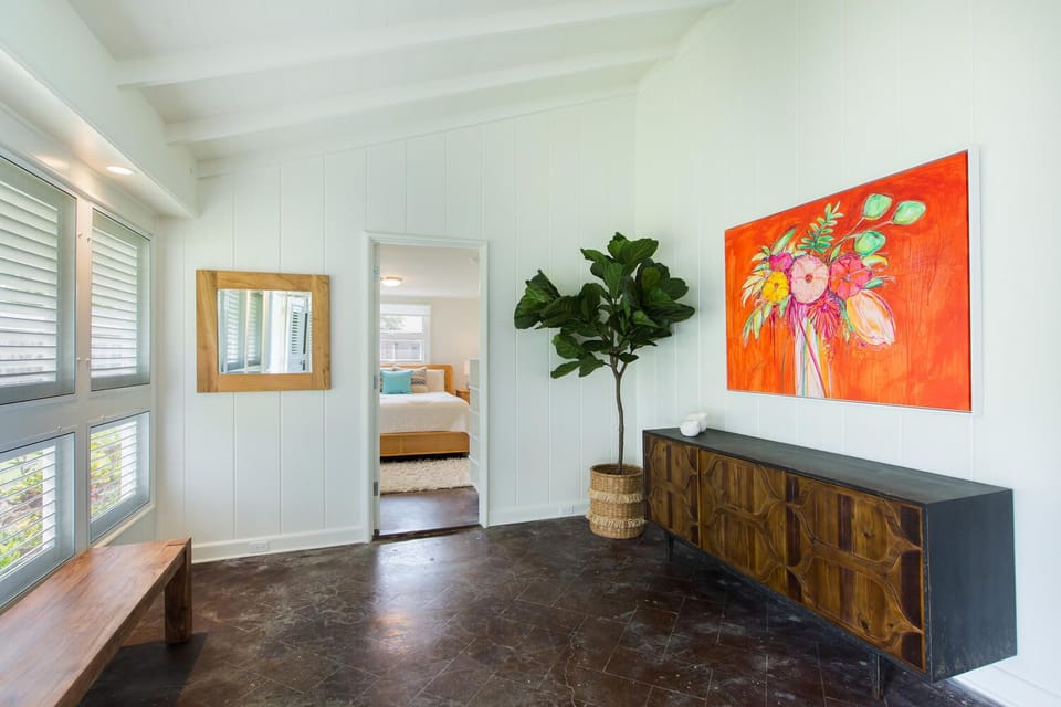 Welcoming foyer with island artwork and breezy layout that immediately sets the tone for your tropical getaway.