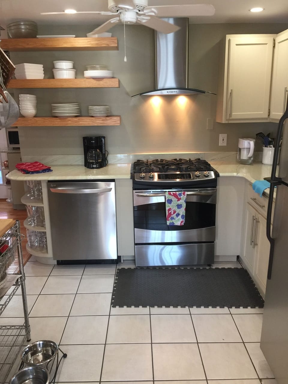 Kitchen with gas stove, quartzite countertop