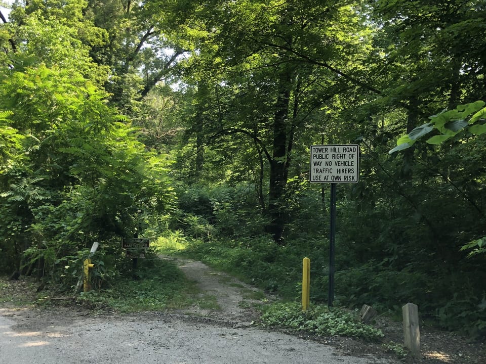 After walking down the drive you'll find this footpath to the beach. 