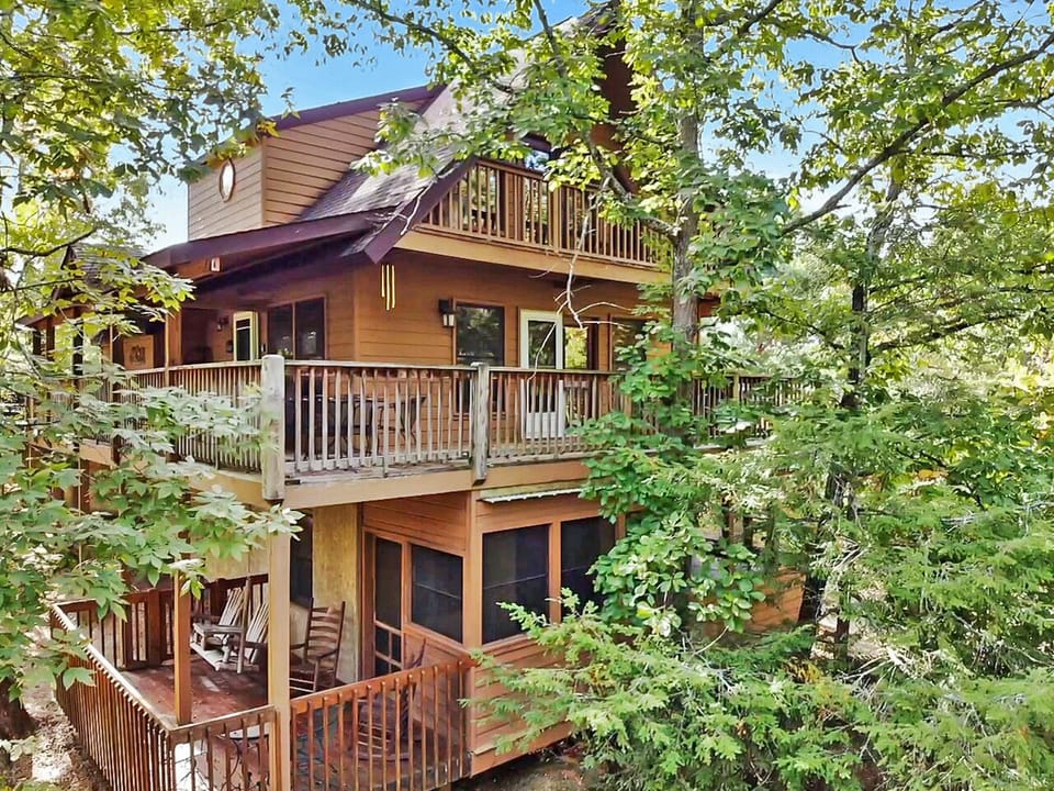 Pigeon Forge Cabin - Mountain Side