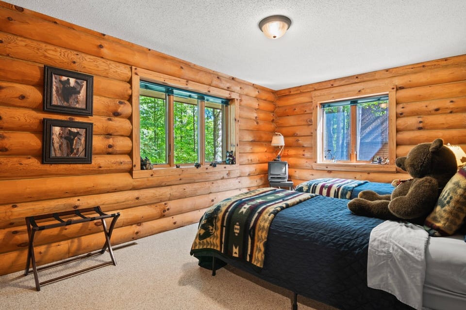 Another view of the 2 Twin bed Bedroom.