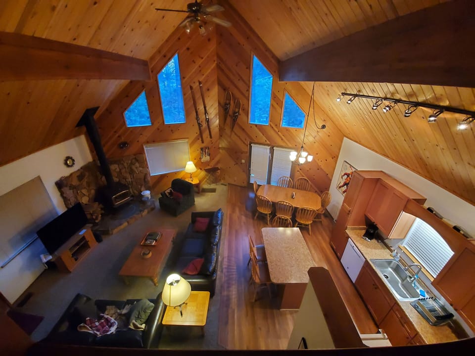 Spacious great room/kitchen area