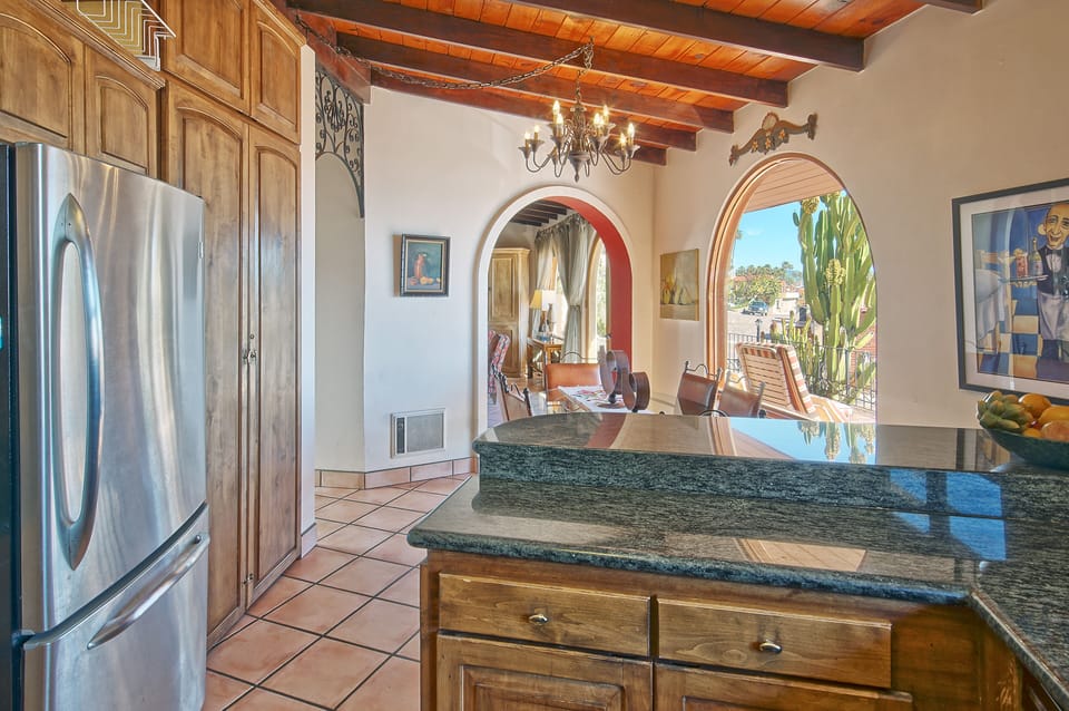 Kitchen, dining area.