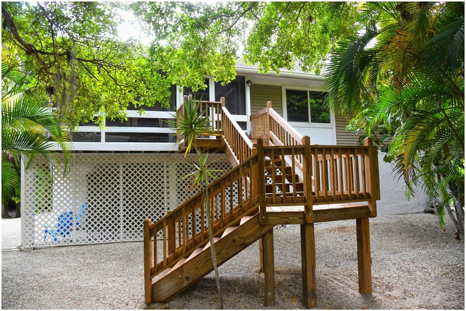 Front entrance to large screened porch 