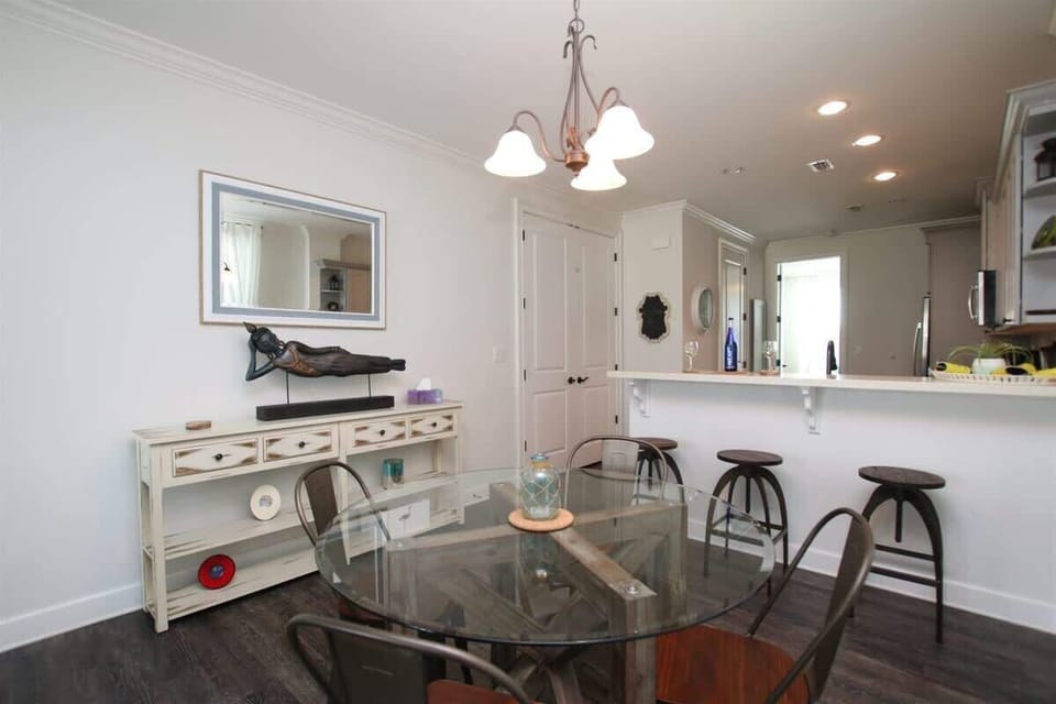 Dining Area Beside Breakfast Bar