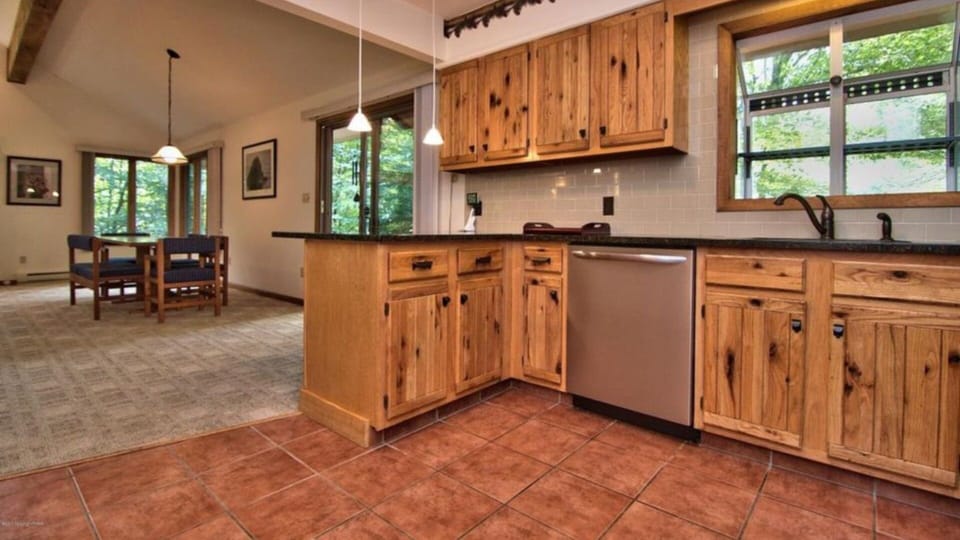 Kitchen and Dining 