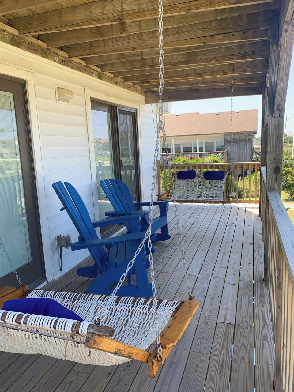 Front deck with 2 hammock swings and 2 rockers 