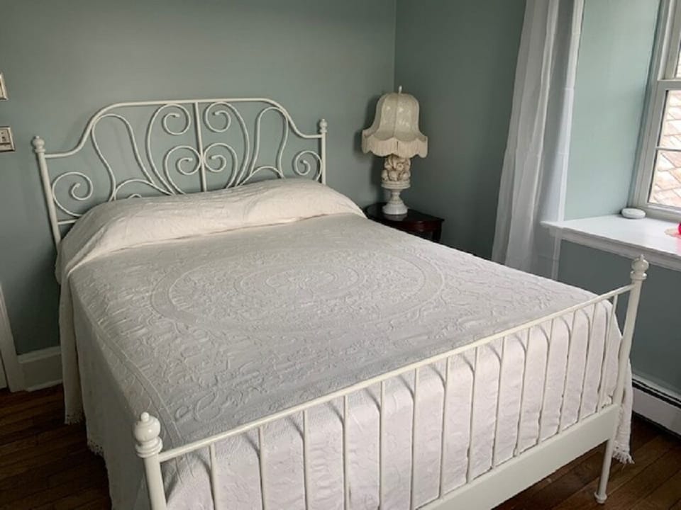 Queen bedroom on 2nd floor