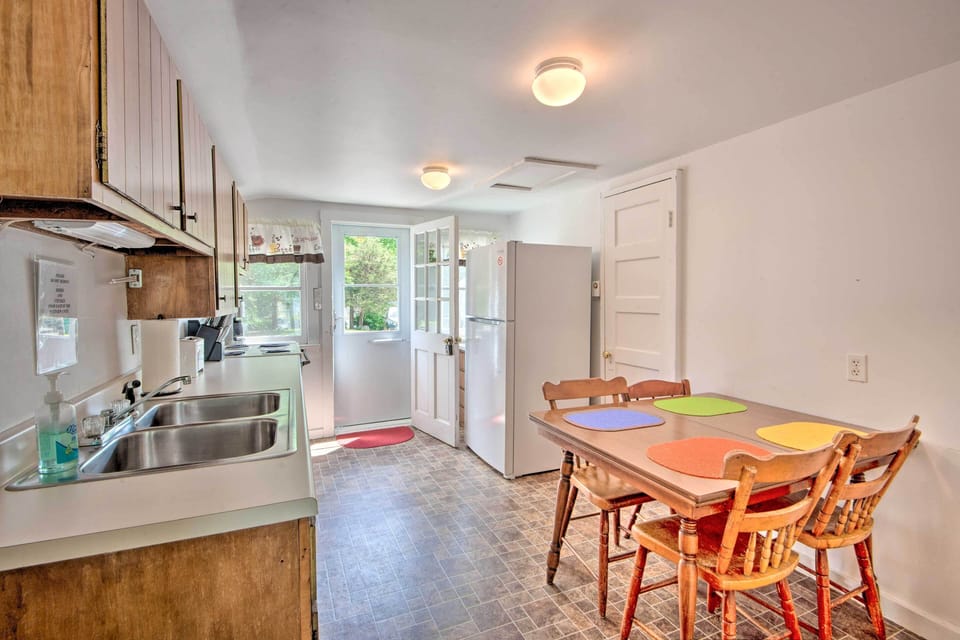 APARTMENT KITCHEN