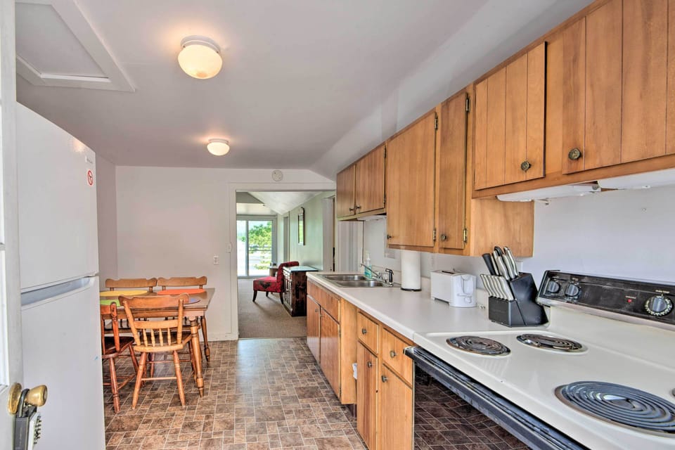 APARTMENT KITCHEN