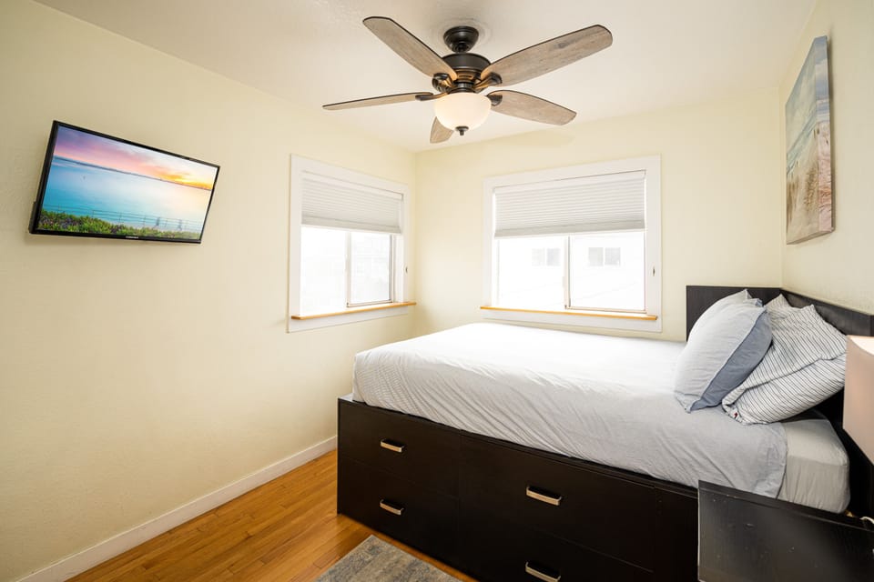 Queen bedroom 