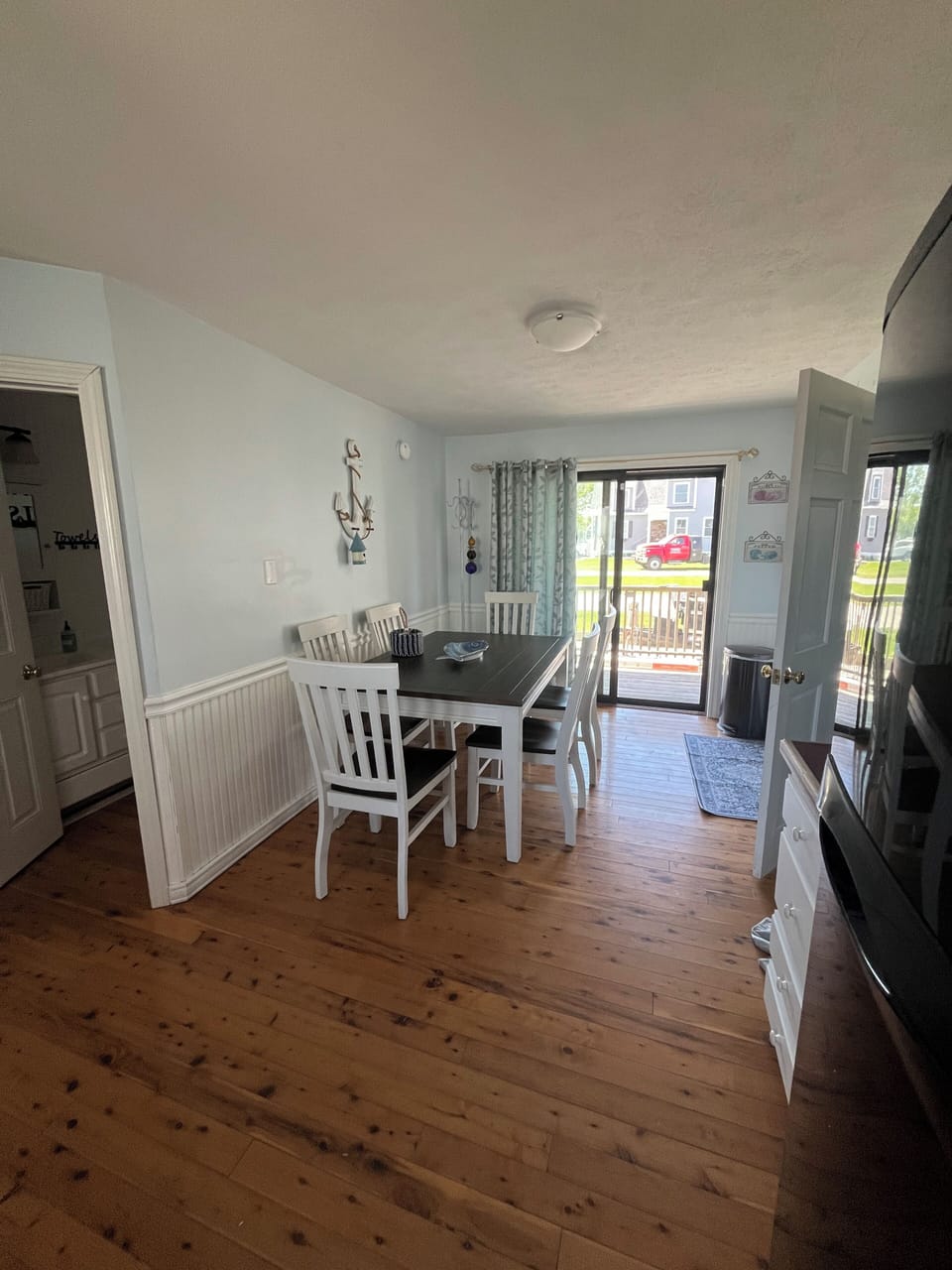 Kitchen table seating 6