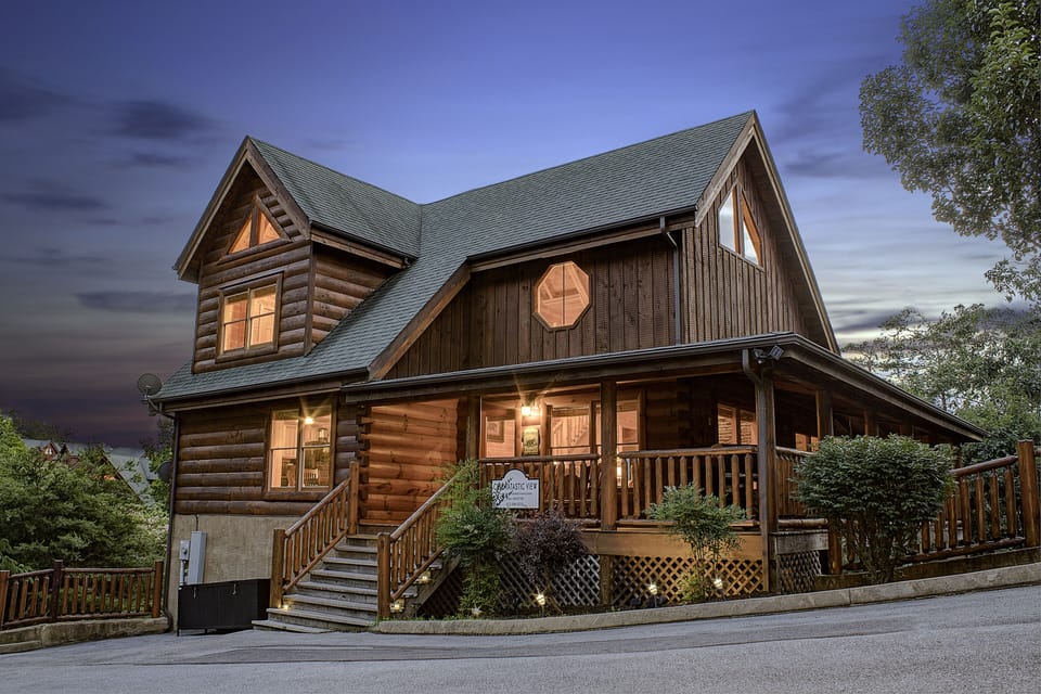 Welcome to Cinematastic View. 6 BD 6.5 BA Where we have thought of everything!