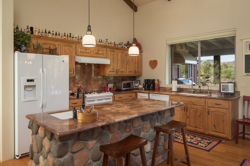 Fully Outfitted Kitchen. Gas Range, Toaster Oven, Coffee Maker & Pot/Pans, etc