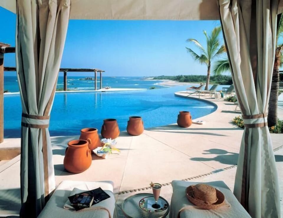 Infiniti pool