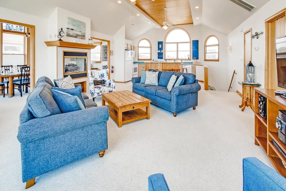 Surf-or-Sound-Realty-Laughing-Gull-Landing-675-Great-Room-5