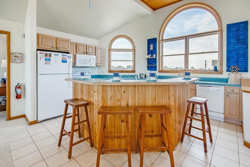 Surf-or-Sound-Realty-Laughing-Gull-Landing-675-Kitchen-2