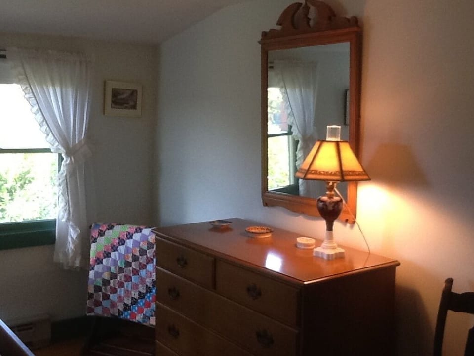 Guest bedroom.