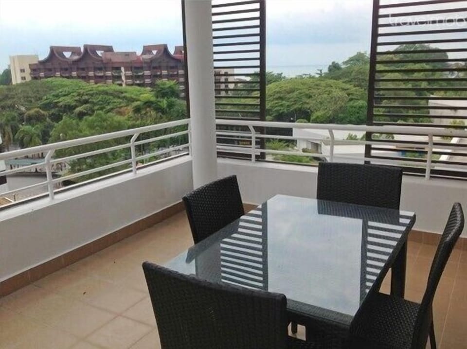 Luxurious 3-storey Beach Villa