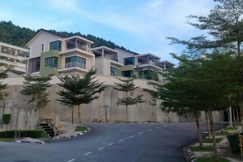 Luxurious 3-storey Beach Villa