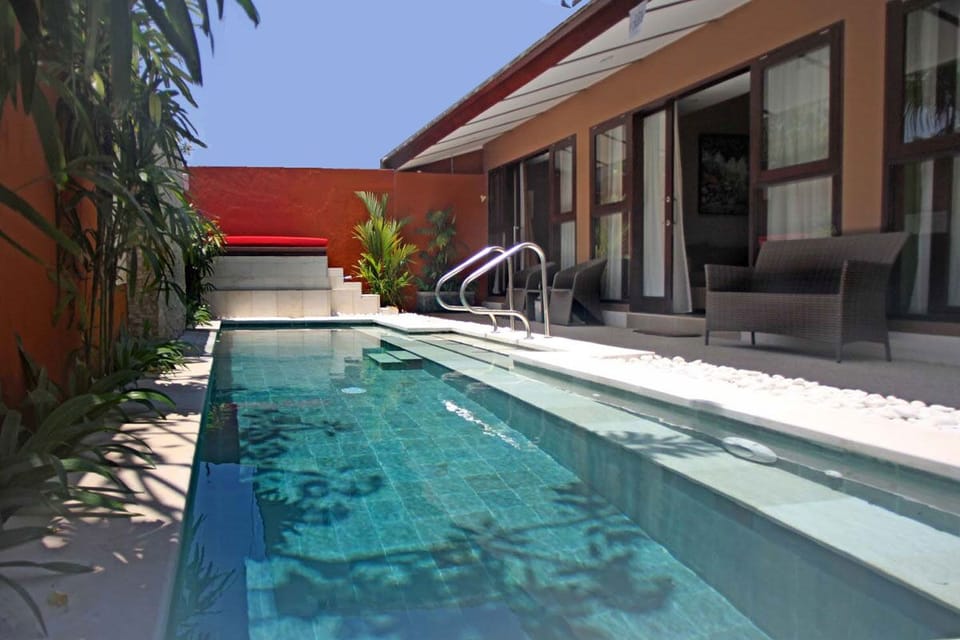 Luxury 2 Bedrooms Villa steps to beach