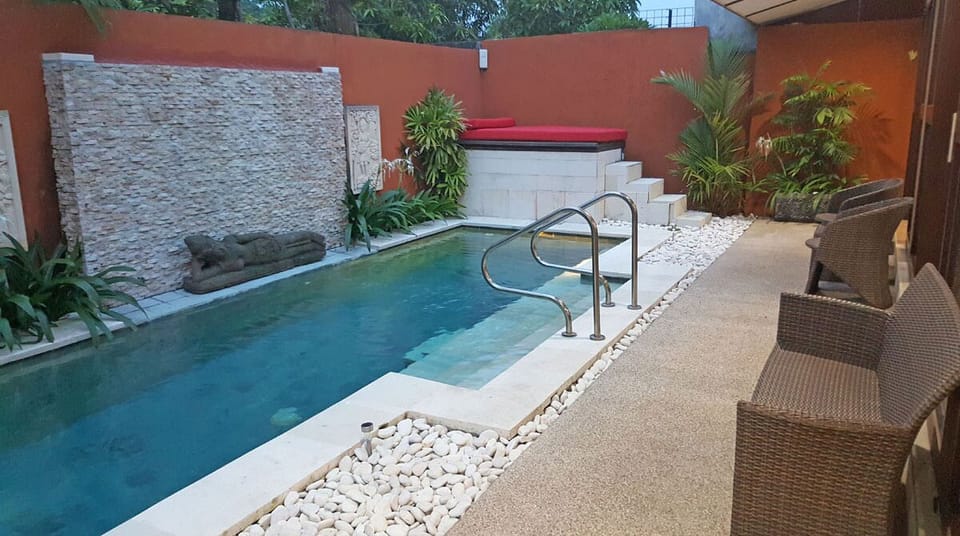 Luxury 2 Bedrooms Villa steps to beach