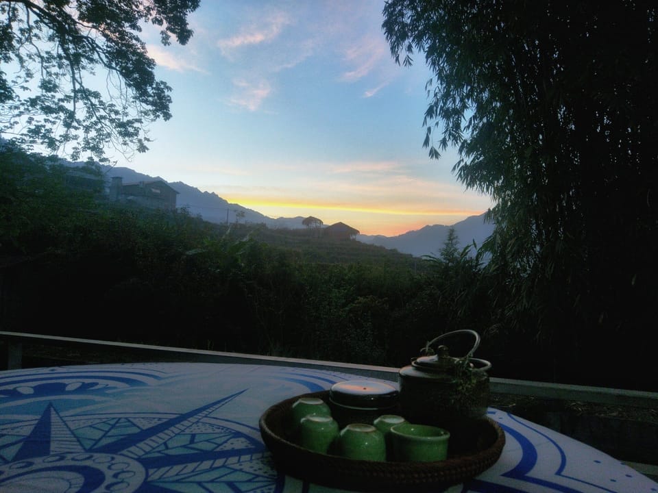 Outdoor table of Mooc Homestay