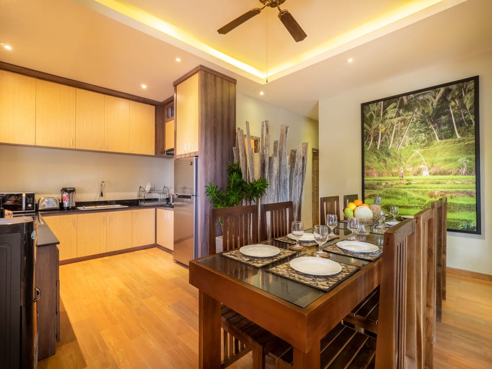 Dining Room &amp; Kitchen