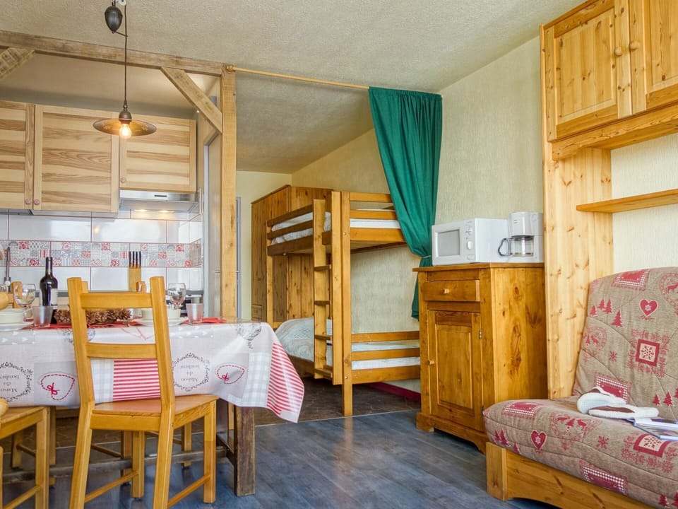 Furniture, Cabinetry, Building, Wood, Textile, Comfort, Interior Design, Drawer, Table, Flooring
