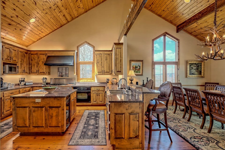 Gourmet Kitchen with all the conveniences you'll need to cook!