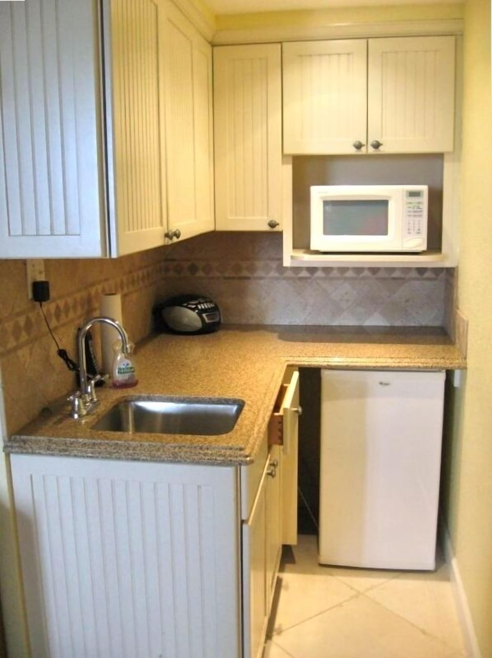 Downstairs Kitchenette