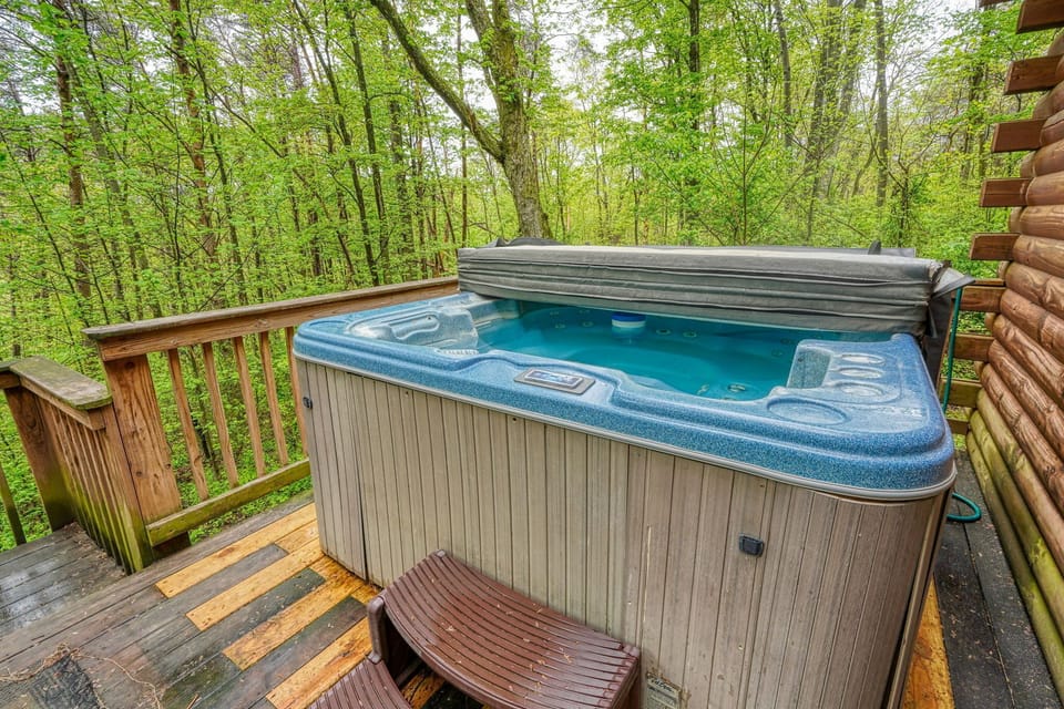 Hot Tub / whirlpool bath (Outdoor)