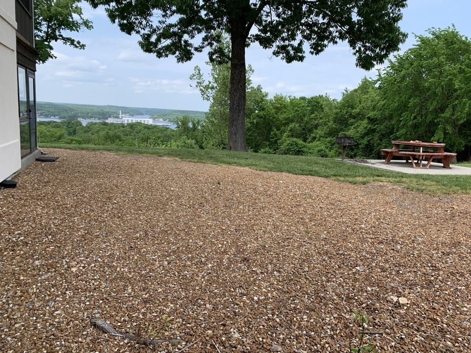 Large yard around the unit to play corn hole, tipsy toss, etc on the sunporch. 