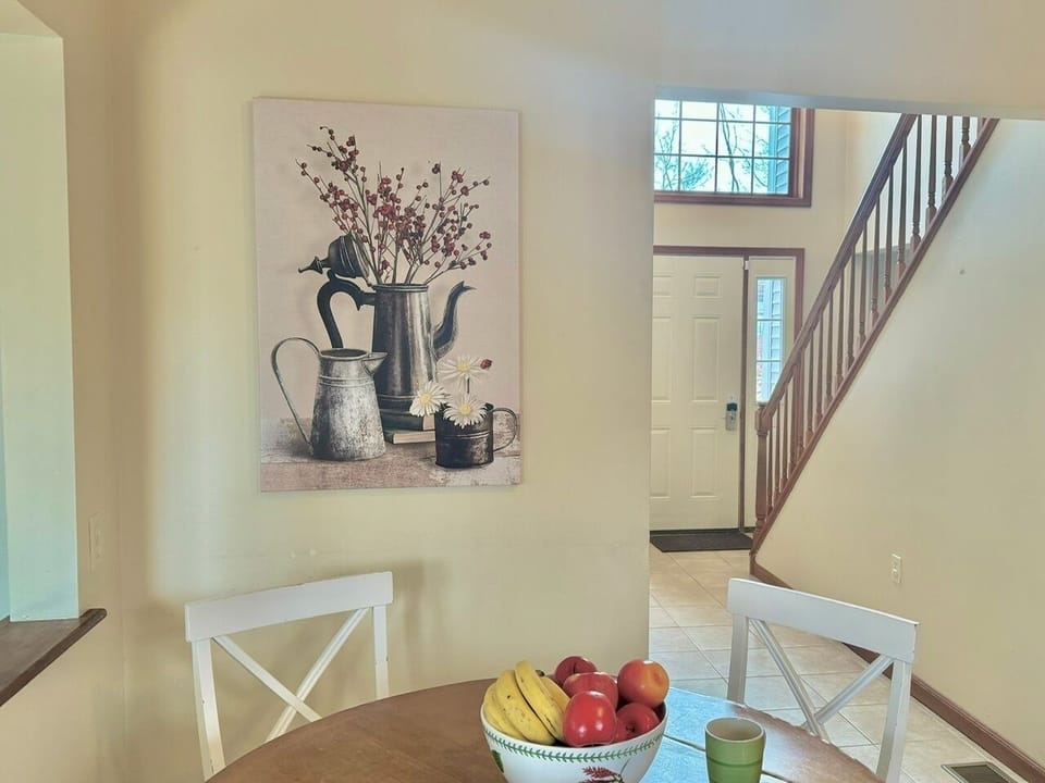 Eat In Kitchen offers breakfast nook with table