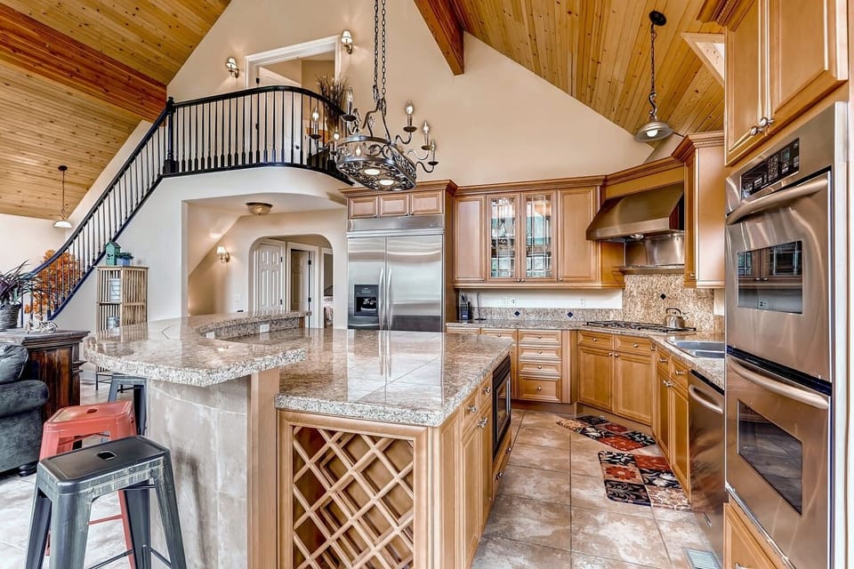Large fully stocked gourmet kitchen with double oven and chef gas stove