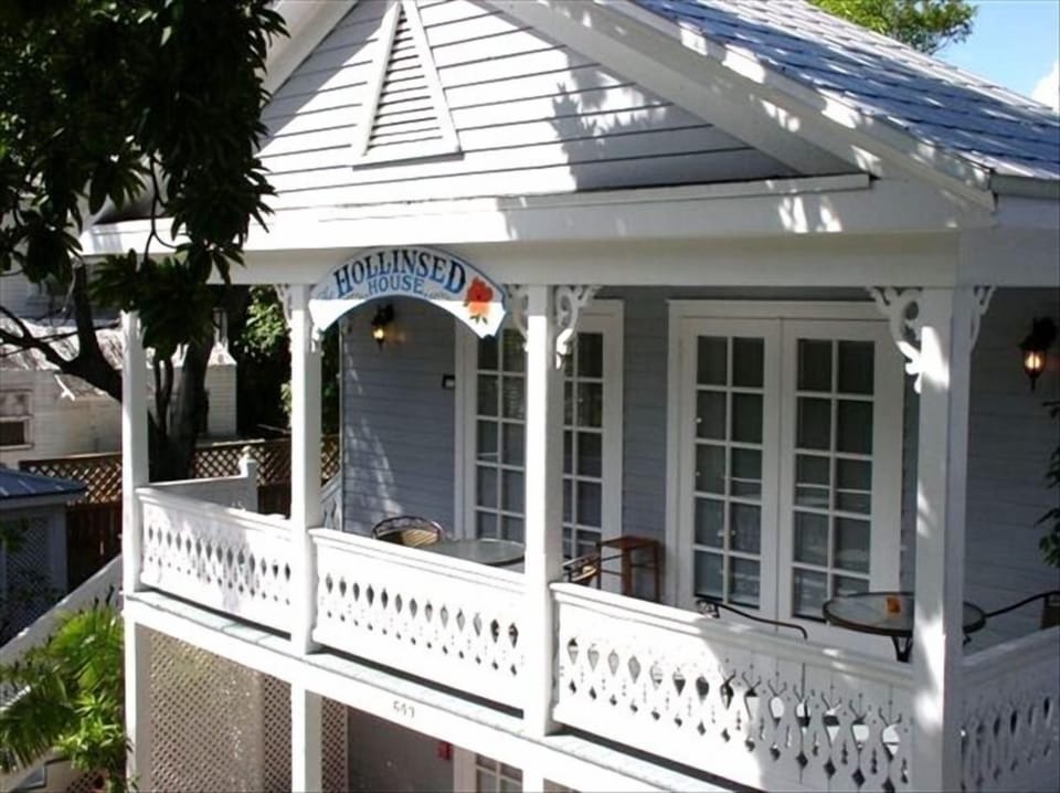 Caribbean Suite in the Carriage House Building at the Hollinsed House
