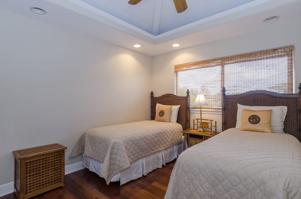 The 4th bedroom has 2 twin beds