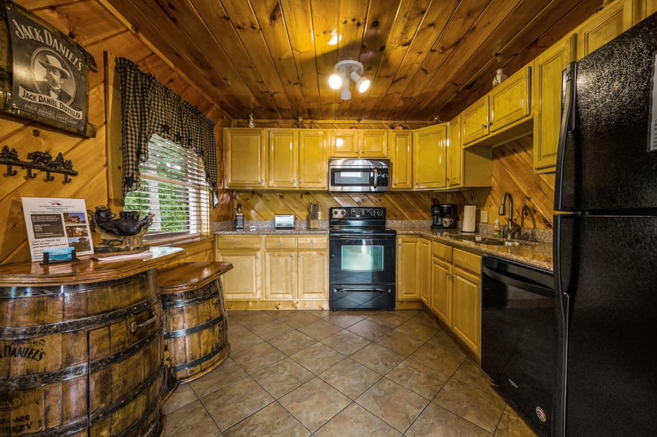 The kitchen has everything needed to make your meals. Just bring the groceries!