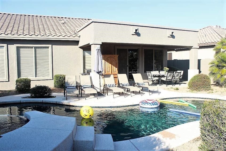 Lots of pool towels, floats and toys.